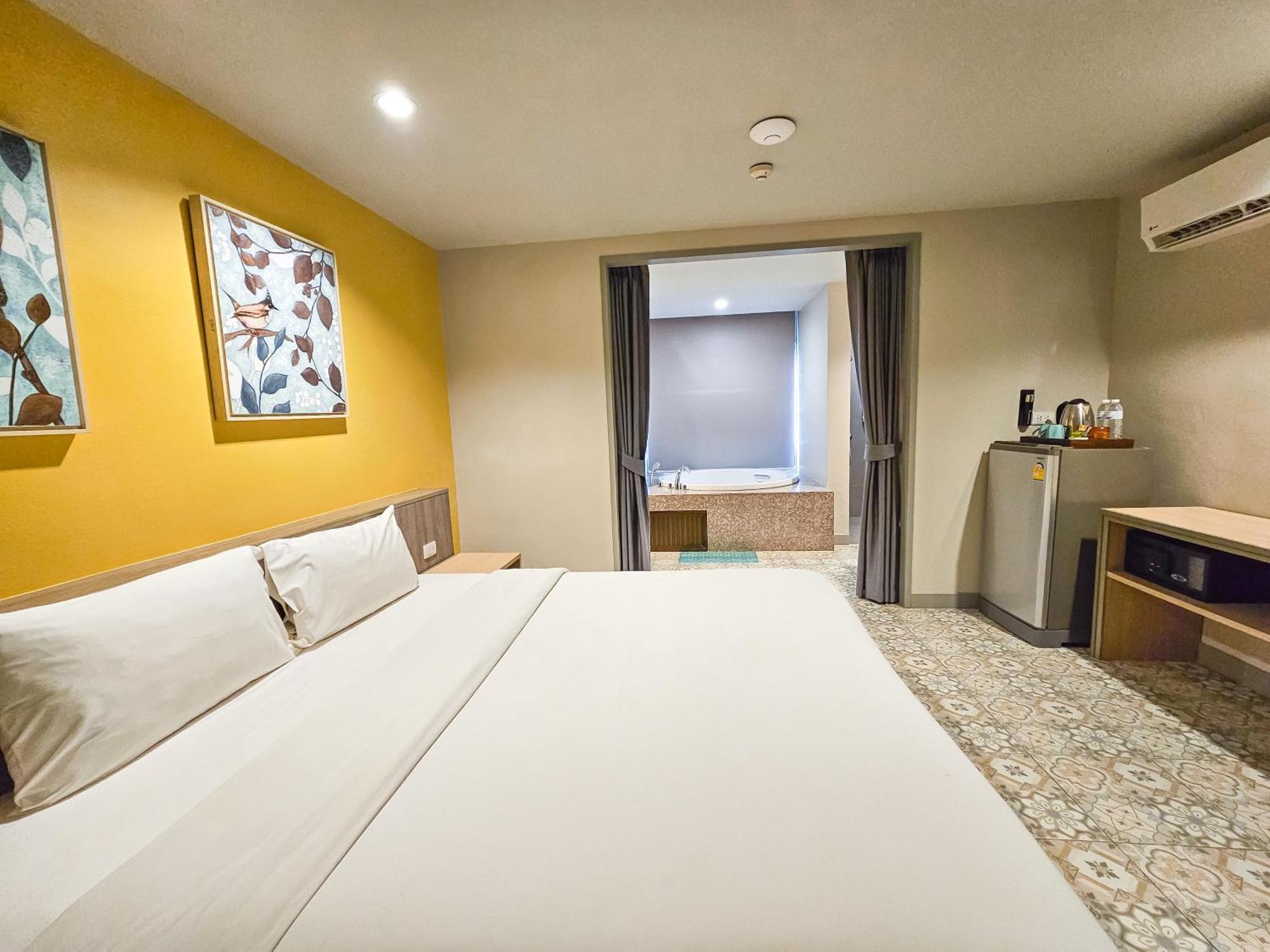 Recenta Suite Phuket Suanluang Екстериор снимка