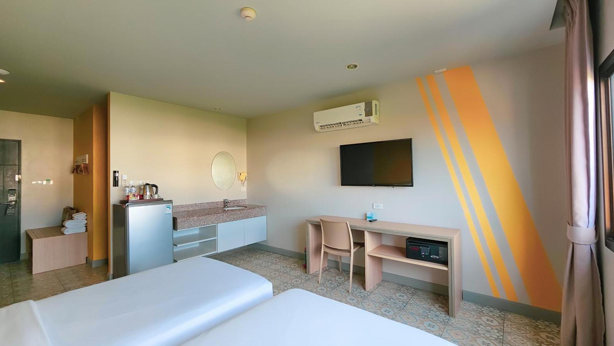 Recenta Suite Phuket Suanluang Екстериор снимка