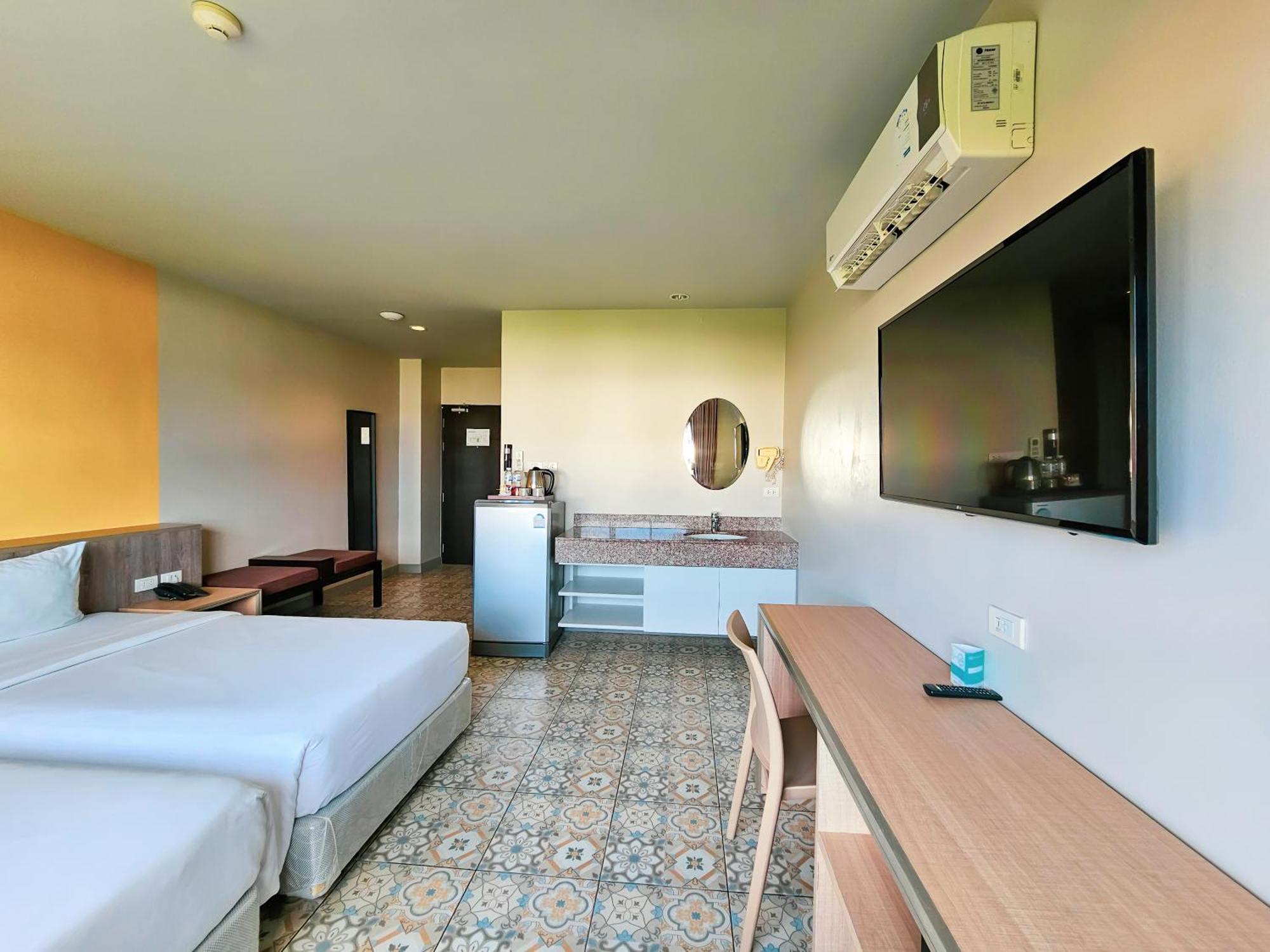 Recenta Suite Phuket Suanluang Екстериор снимка