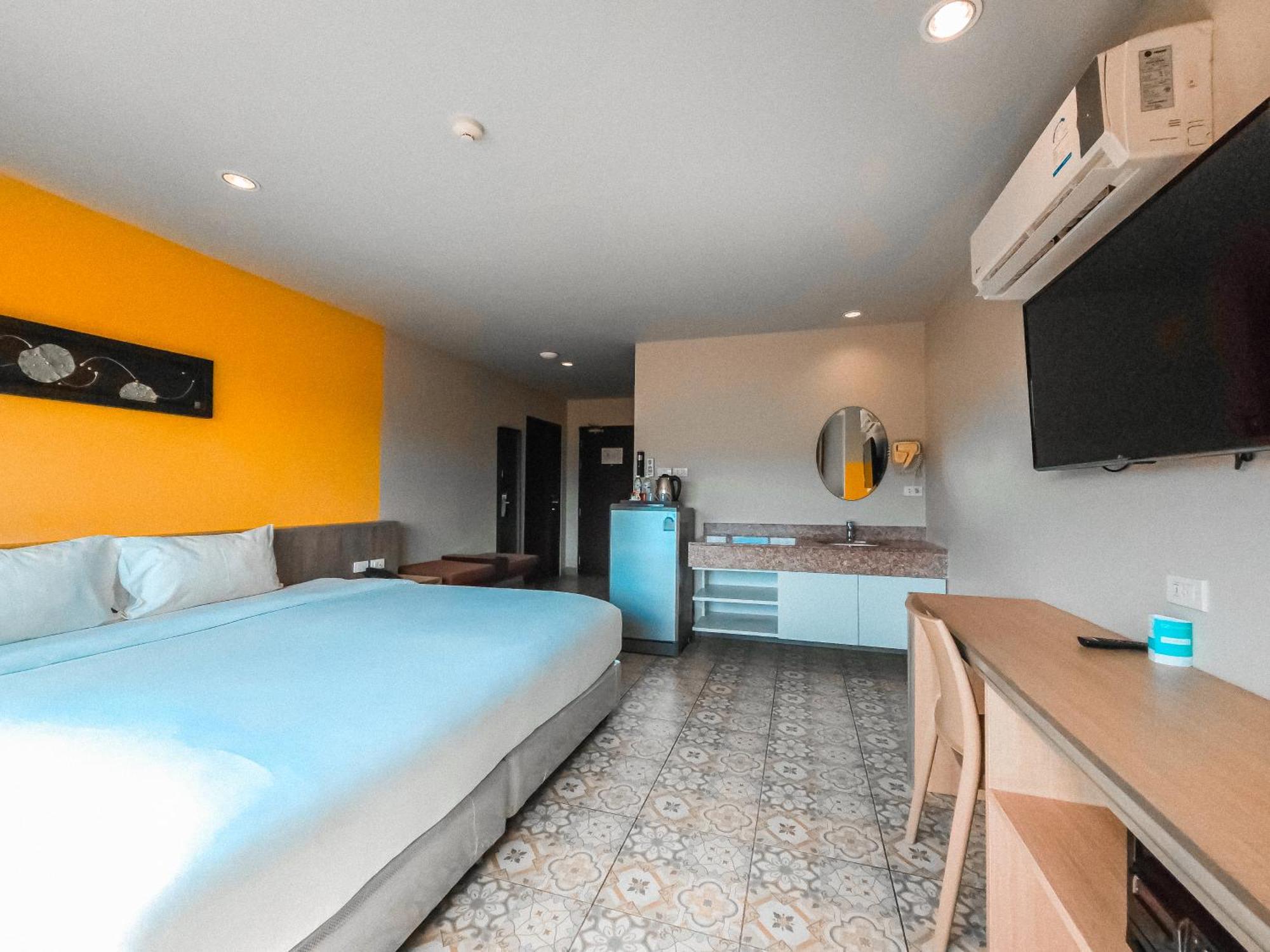Recenta Suite Phuket Suanluang Екстериор снимка